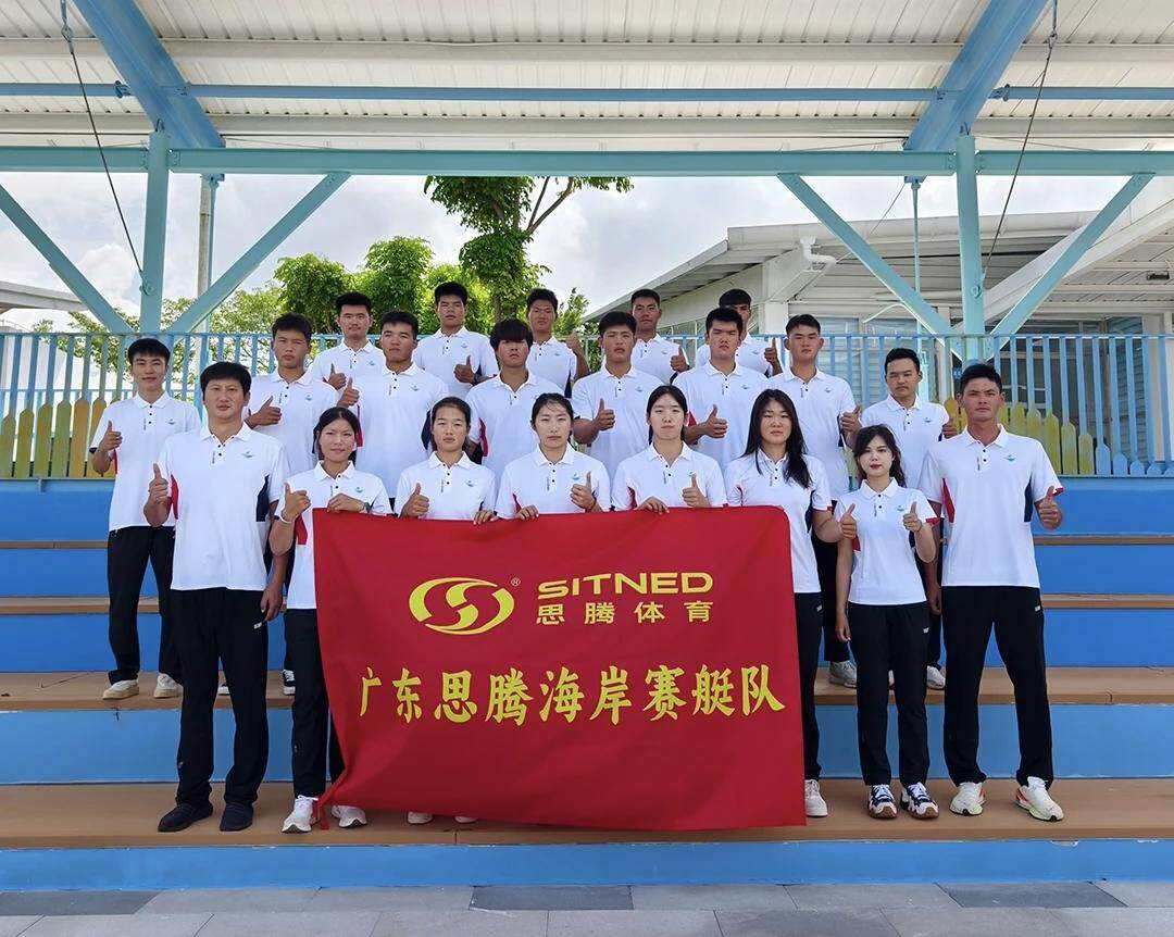 训练中心相, 将到来之际, 场气氛热烈 训练中心相, 将到来之际, 场气氛热烈