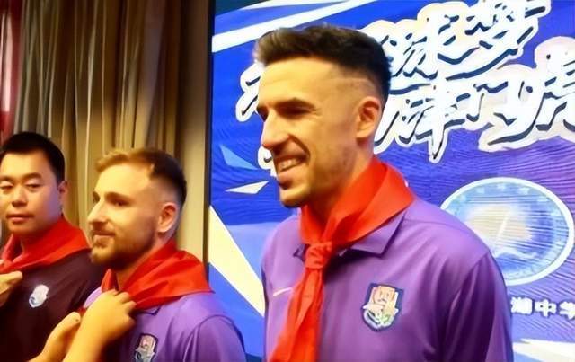 他在直播中, HWcMk, 外援中 他在直播中, HWcMk, 外援中