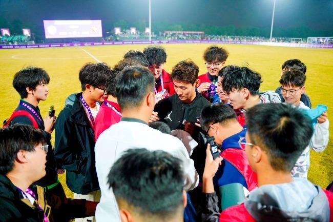 休息期间, 足球运动员