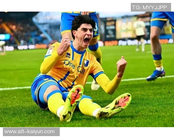 太阳报：卷进亚马尔分手事情的女网红喜爱KK，是名疯狂足球迷